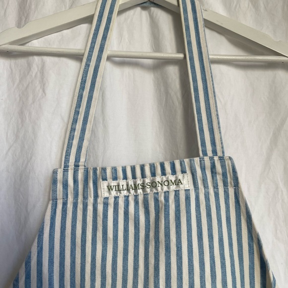 Williams Sonoma Classic Blue and White Apron - Picture 8 of 11